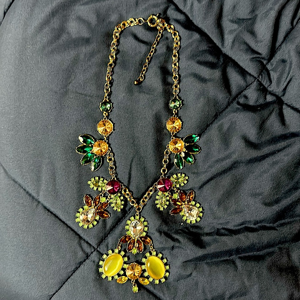 Gorgeous original Meghan Fabulous costume jewelry necklace.